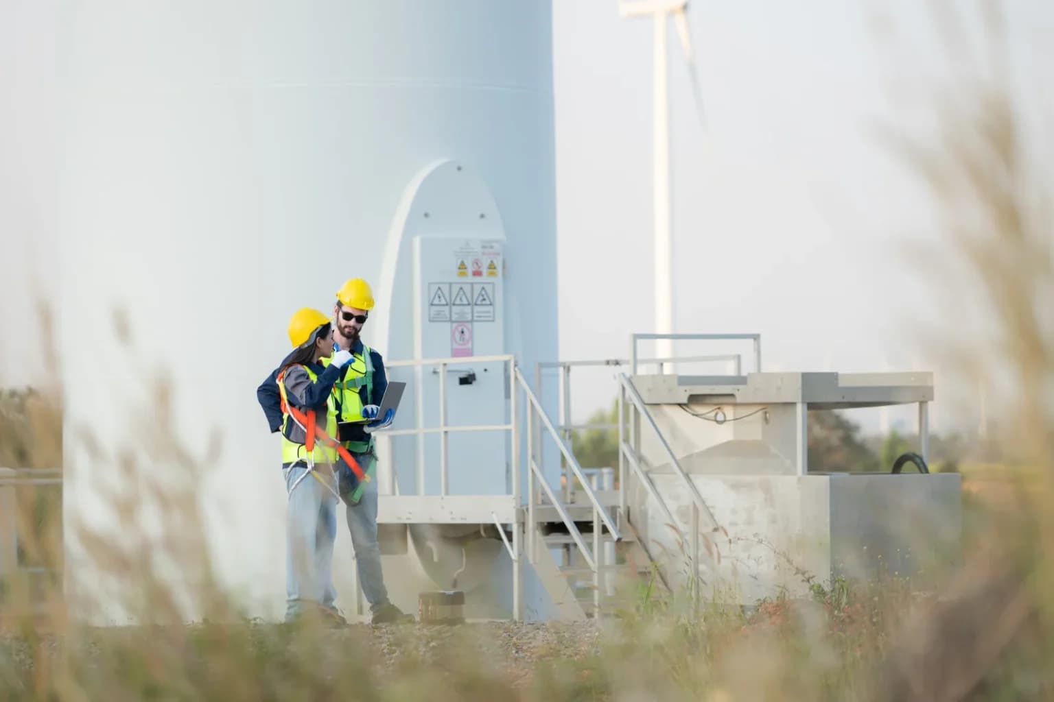 Etapy realizacji inwestycji w przemysłowy magazyn energii